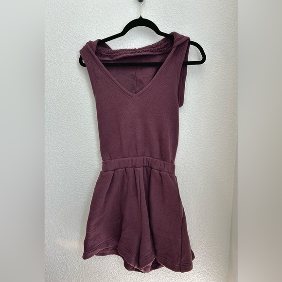 FREE PEOPLE Beach Halter hooded shorts romper Soft Terry plum color Sz XS - Picture 6 of 16